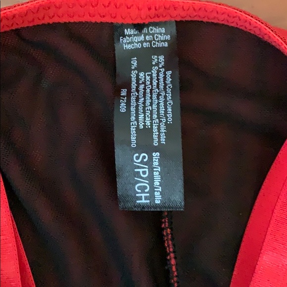 Sexy red lingerie - Picture 3 of 5